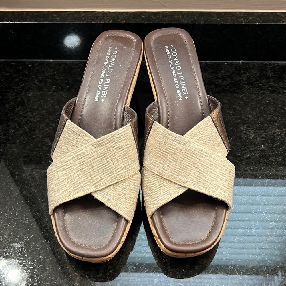 Donald J Pliner wedges size 10